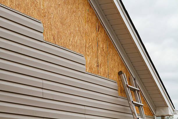 Professional Vinyl Siding technician working in Windsor, CT